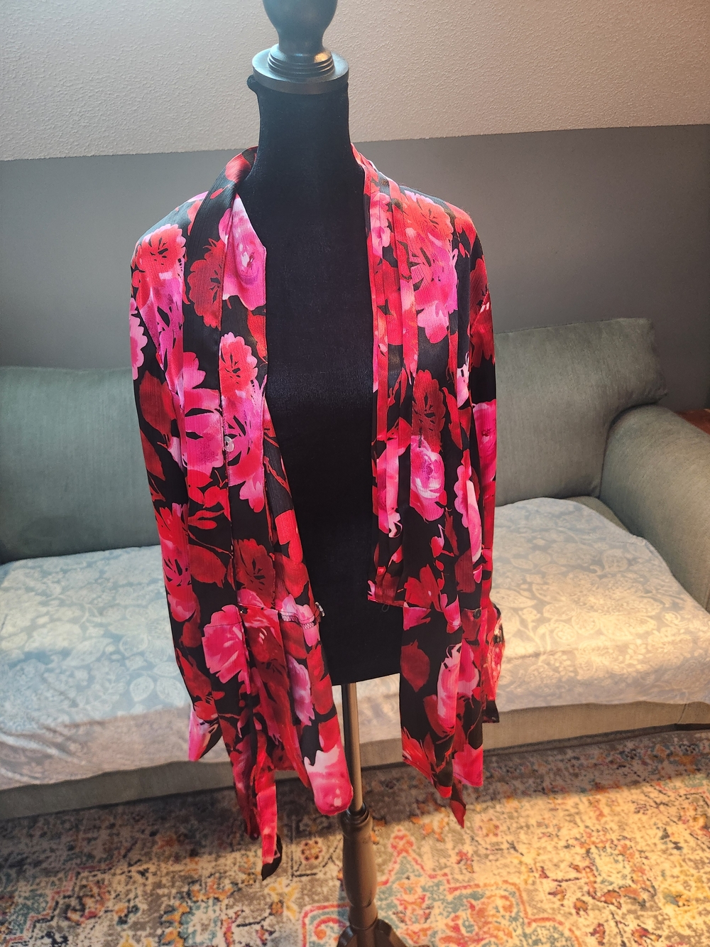 Jones New York Silky Woman Floral Wrap Blouse Black & Pink Like New 1X - Picture 8 of 11